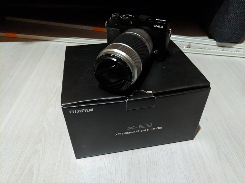 Gestolen Fujifilm XE-3 in doos met twee batterijen, oplader, flitser en nekstrap Fujifilm